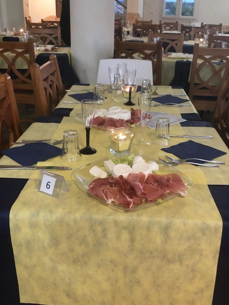 Hotel Resort Portoselvaggio Sant Isidoro  Extérieur photo