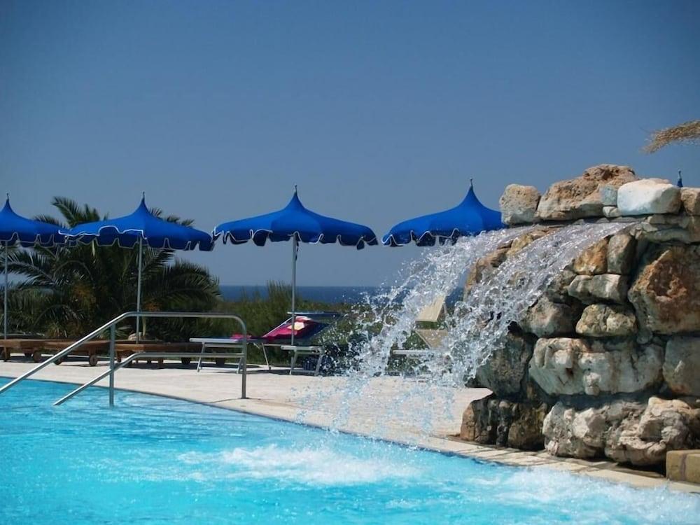 Hotel Resort Portoselvaggio Sant Isidoro  Extérieur photo