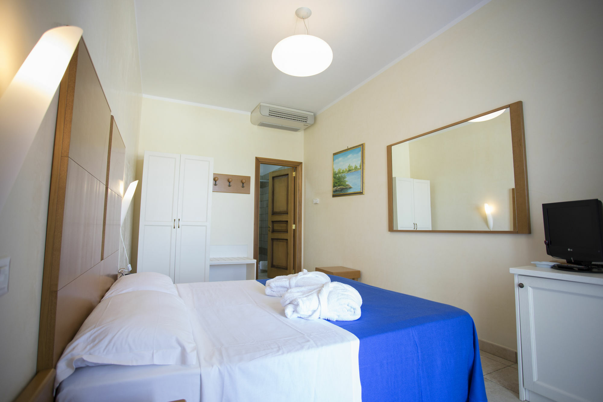 Hotel Resort Portoselvaggio Sant Isidoro  Extérieur photo