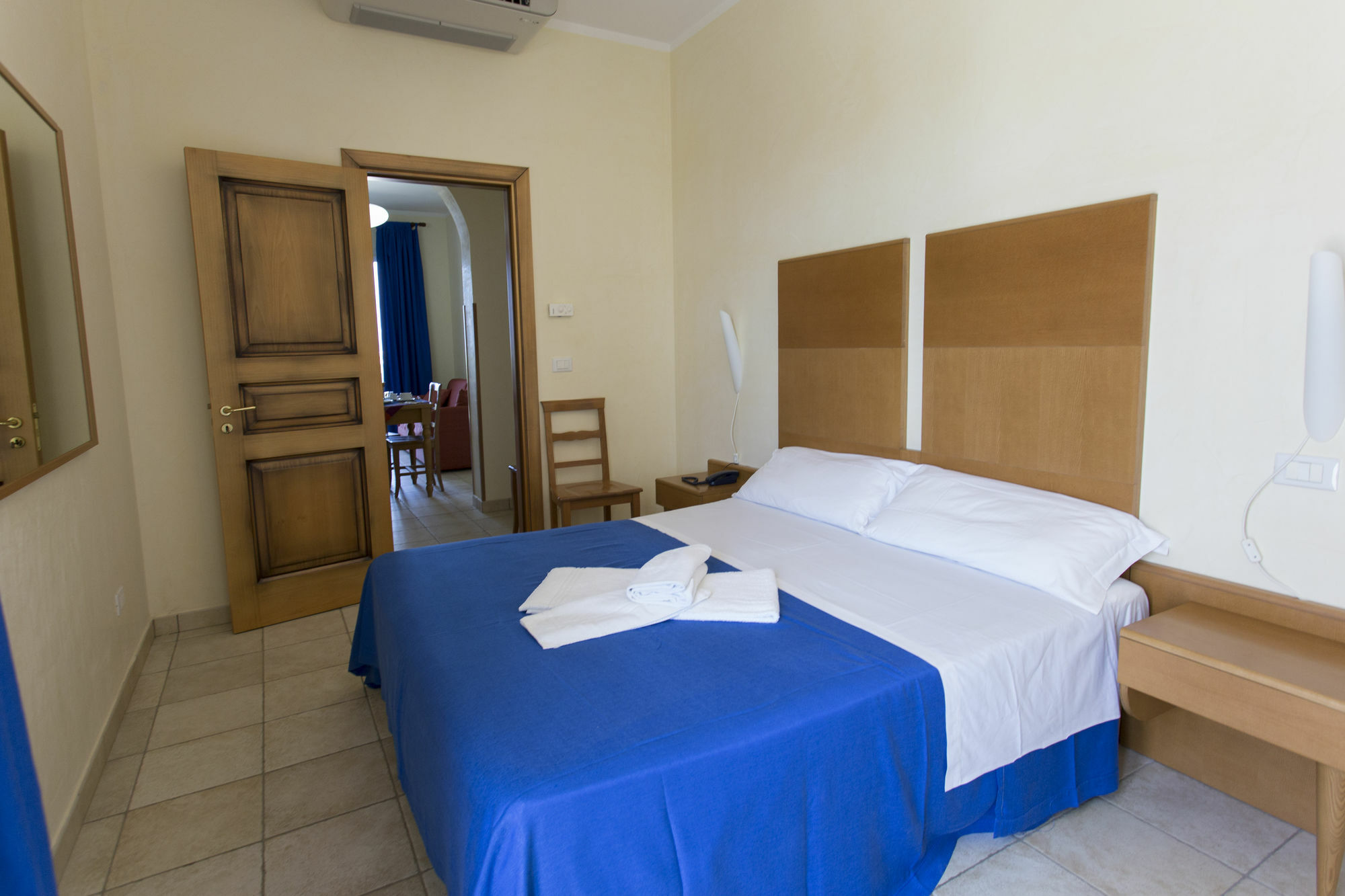 Hotel Resort Portoselvaggio Sant Isidoro  Extérieur photo